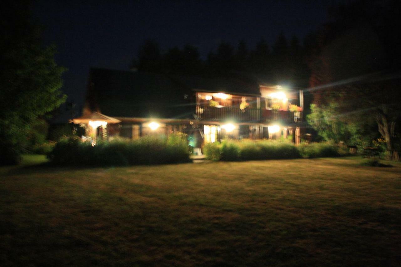 Spruce Lake Sauviat-sur-Vige Extérieur photo